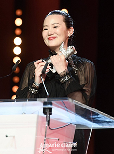 咏梅、齐溪第69届柏林国际电影节璀璨时刻，戴比尔斯（de beers）荣耀相伴，见证“地久天长”