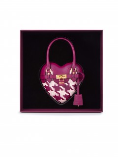  moschino标志性的 “heartbeat” bag重磅回归